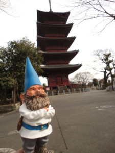 The Kern Gnome visits Japan where he weighs 307.9 g